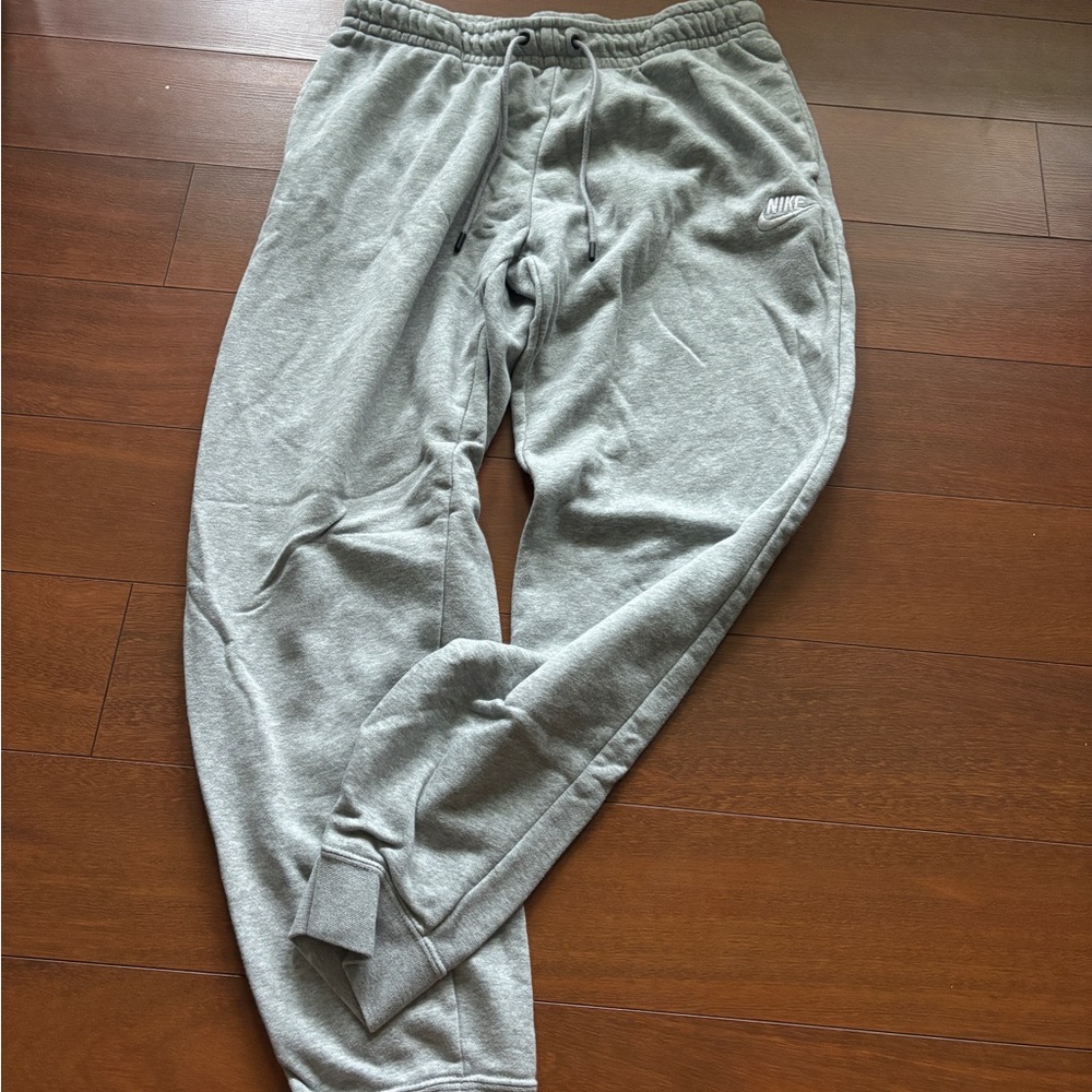 Nike Women’s Gray Sweatpants